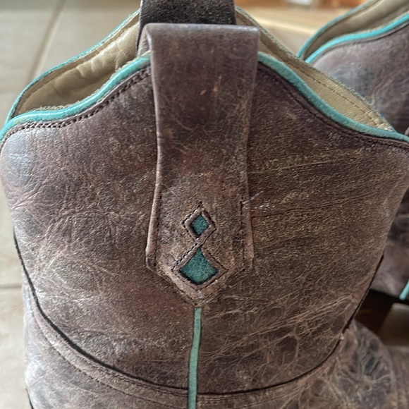 Gorgeous Cowboy Boots - Picture 2 of 6